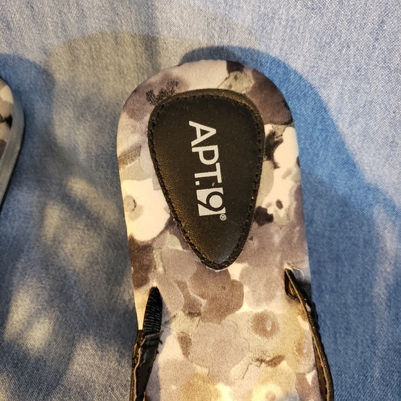 Sandals - Picture 3 of 7